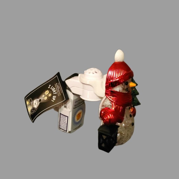 SNOWMAN PROJECTOR NIGHTLIGHT WALLFLOWER FRAGRANCE PLUG BY BATH AND BODY WORKS - Picture 7 of 8